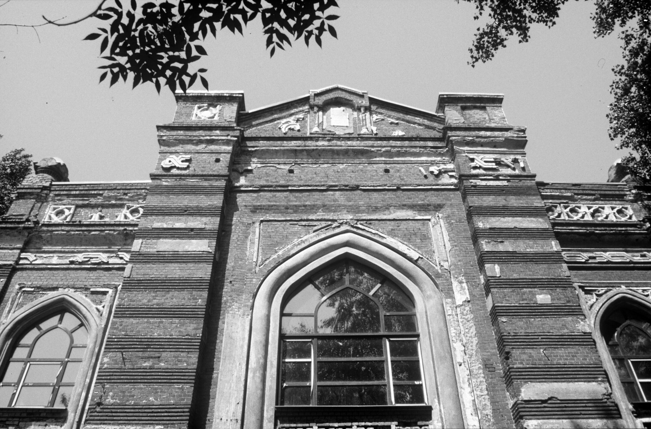 Voronezh Synagogue, east facade detail showing gabled parapet and Moorish arches. Photograph by William C. Brumfield.