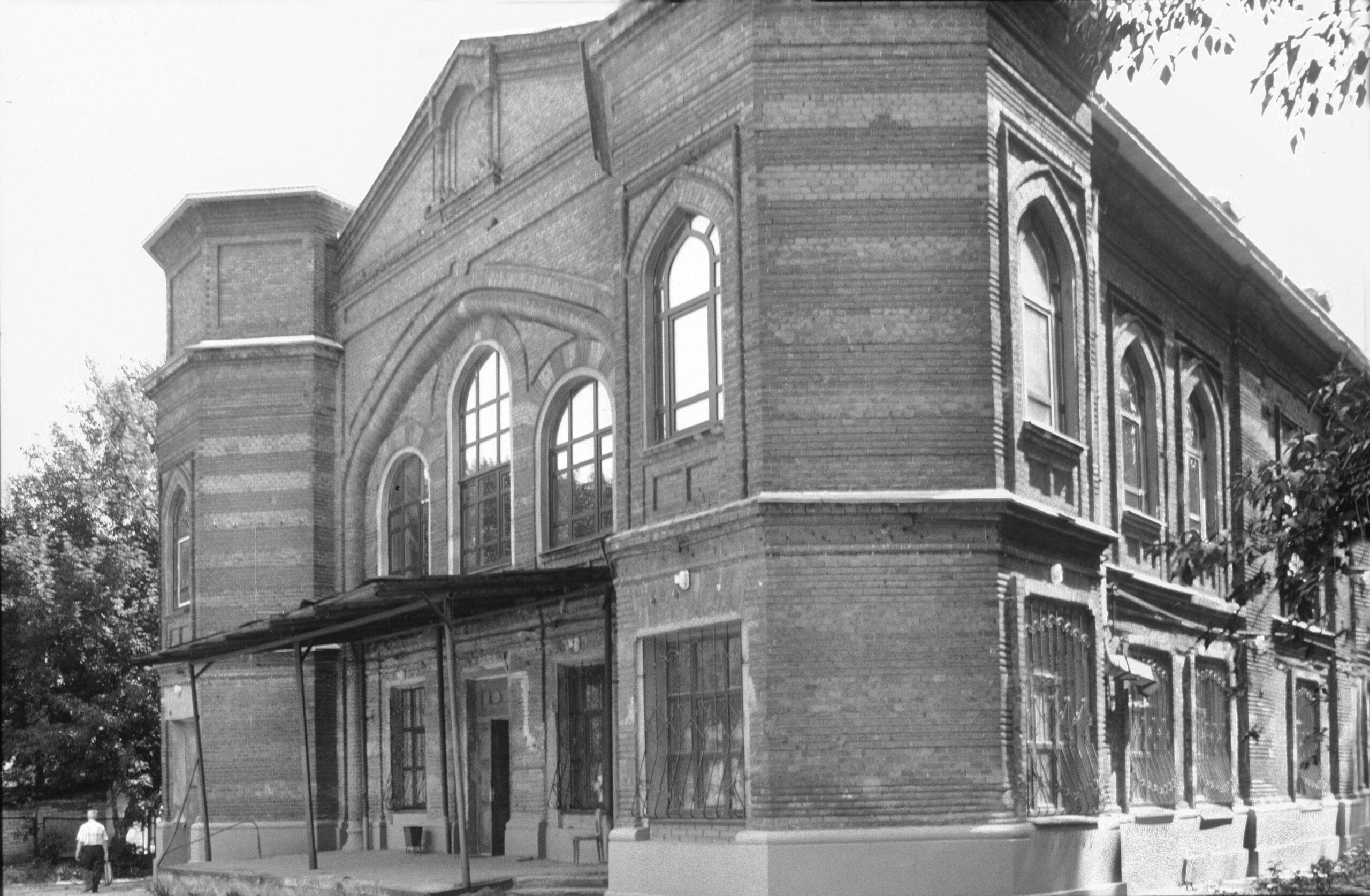 Voronezh Synagogue, main facade. Photograph by William C. Brumfield.